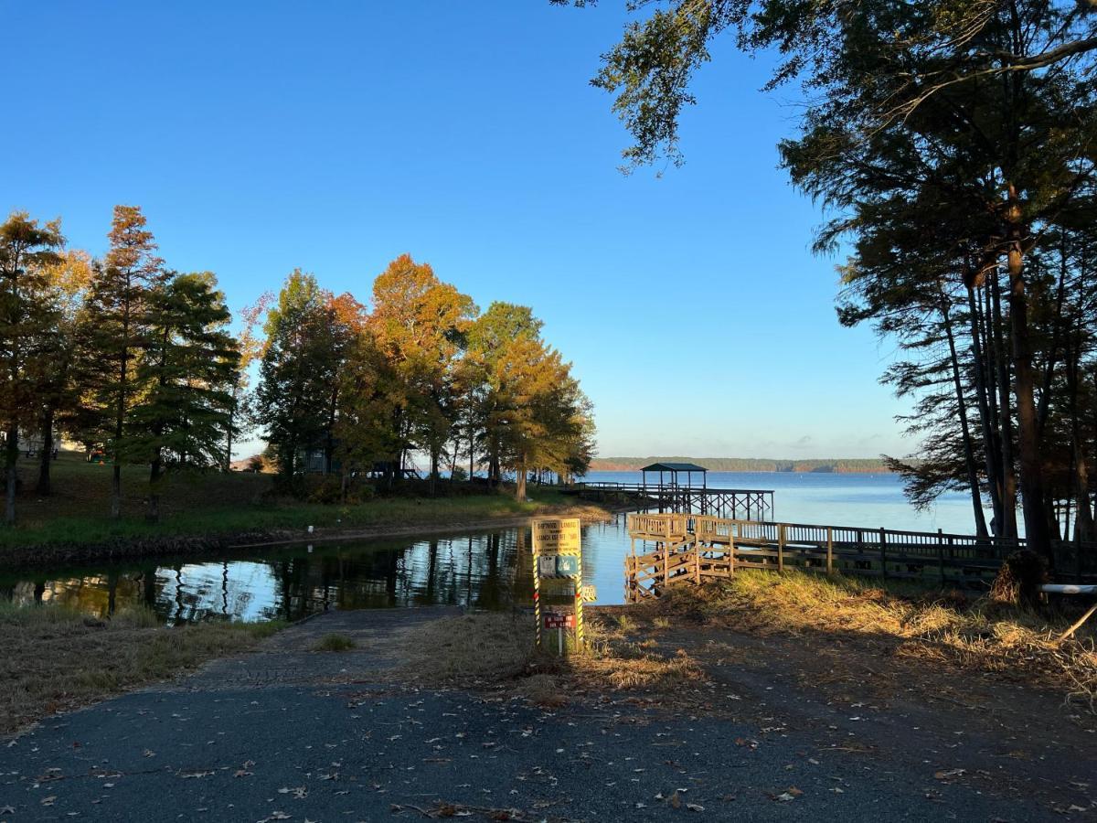 Driftwood Inn And Lodge By The Lake Zwolle Kültér fotó
