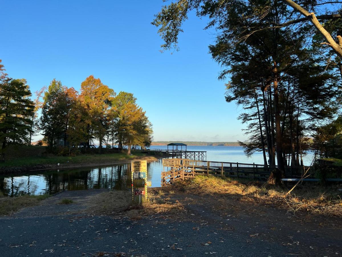 Driftwood Inn And Lodge By The Lake Zwolle Kültér fotó